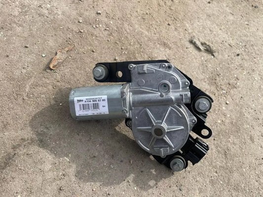 Mercedes Benz GLA 13-17 X156 Rear Wiper Motor Actuator A1569068200